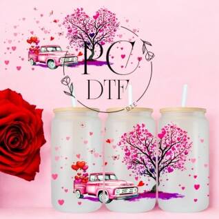 UV DTF voiture rose et arbre en coeur
